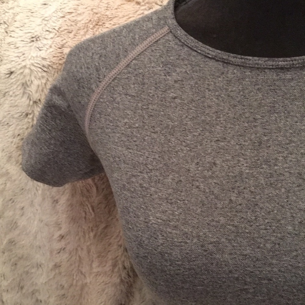 Gray Fitted Crop Top with Raglan Sleeves - Picture 5 of 11
